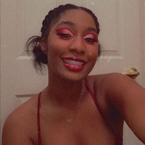 Meet your Posher, Amyra